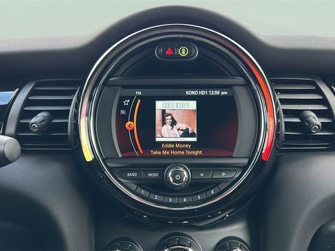 Used 2021 MINI Cooper 2-Door Hardtop image 19