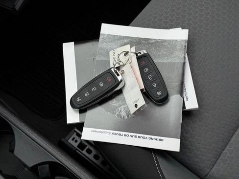 Certified 2019 Ford Escape SE image 4