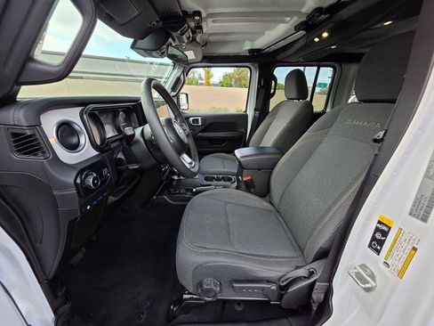 Used 2024 Jeep Wrangler Unlimited Sahara image 16