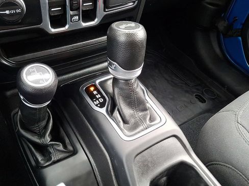 Used 2022 Jeep Wrangler Unlimited Sport AWD/4WD image 16