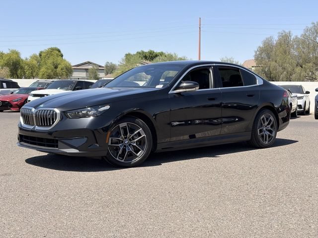 Used 2026 BMW i5 eDrive40 w/ Premium Package RWD image 2