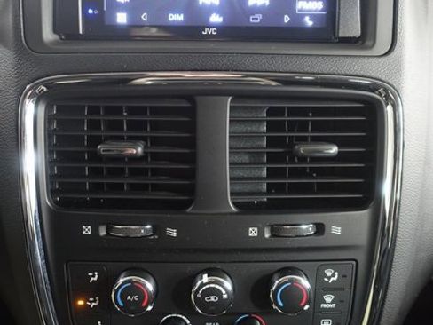 Used 2013 Dodge Grand Caravan SXT w/ Rear Park Assist Pkg image 13