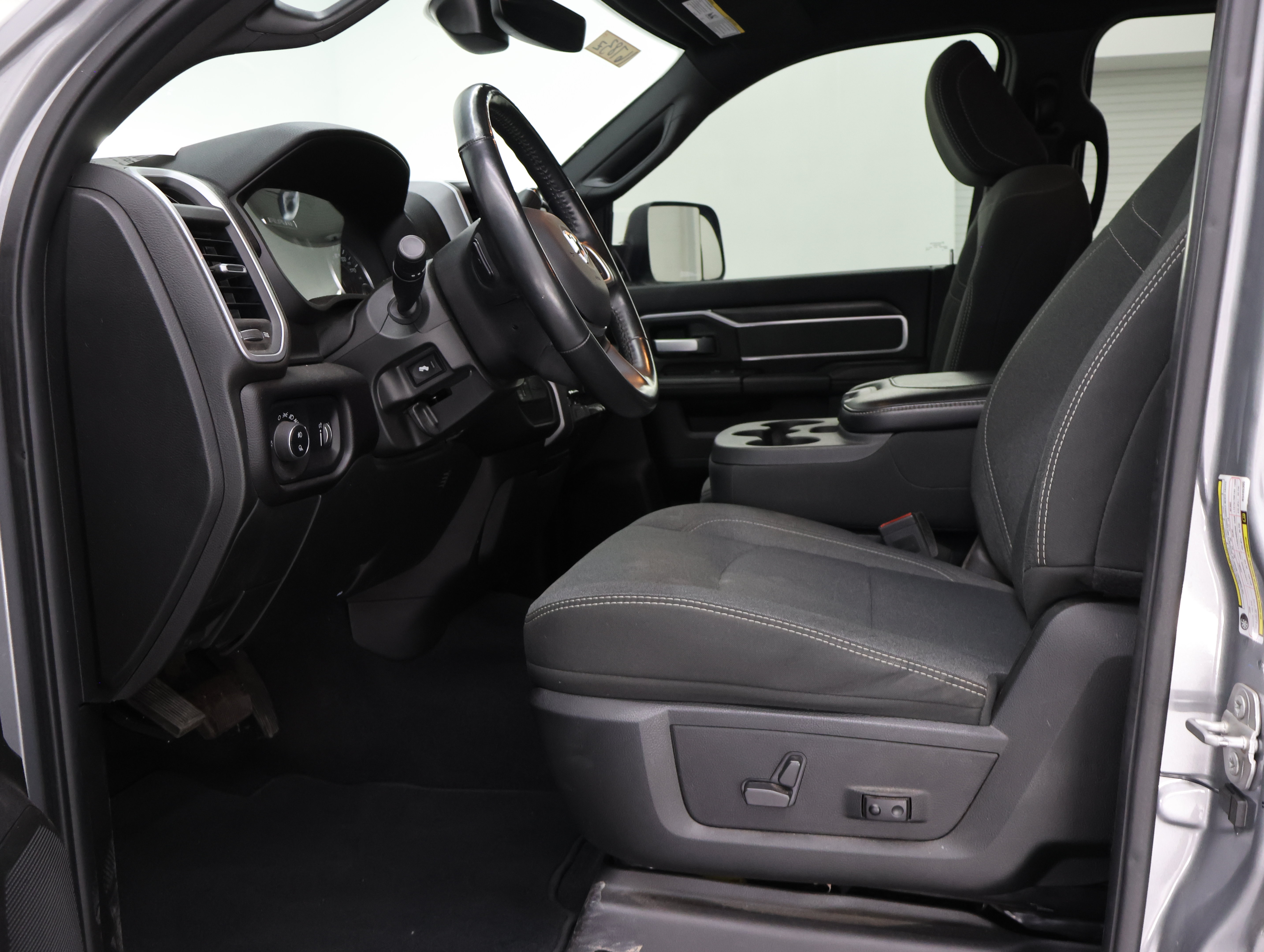 Used 2022 RAM 2500 Big Horn w/ Night Edition AWD/4WD image 8