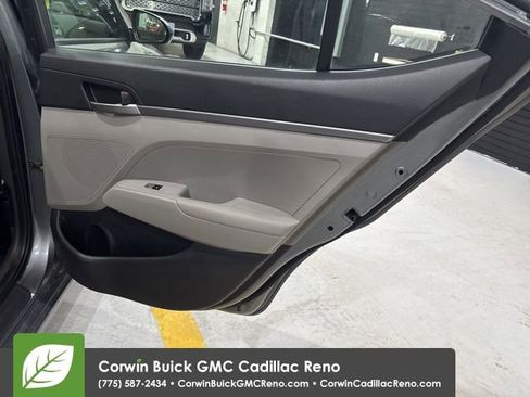 Used 2017 Hyundai Elantra SE image 29