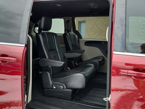 Used 2019 Dodge Grand Caravan SXT w/ Rear Park Assist Package image 21