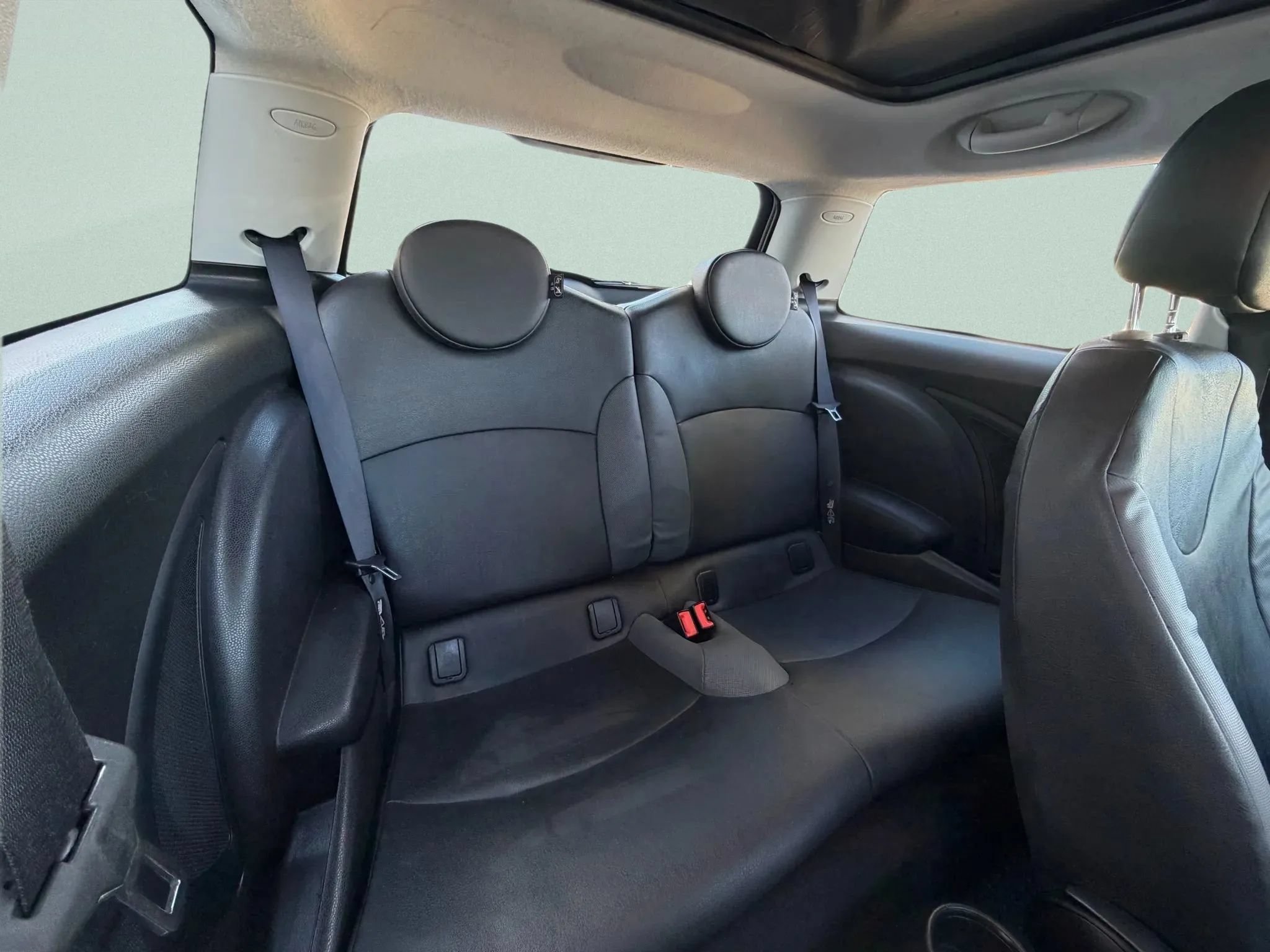 Used 2010 MINI Cooper Hardtop FWD image 12