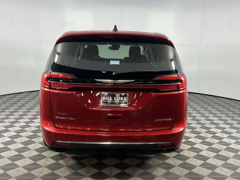 Certified 2024 Chrysler Pacifica Limited image 7