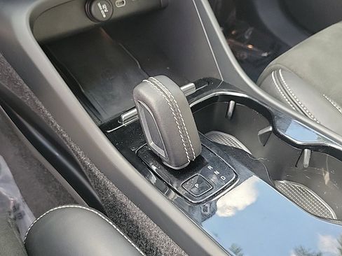 Used 2021 Volvo XC40 P8 Recharge w/ Advanced Package image 21