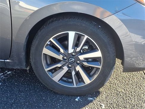 Used 2023 Nissan Versa SV image 4