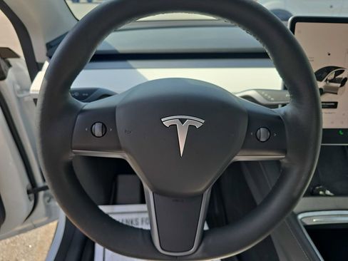 Used 2023 Tesla Model Y AWD image 25