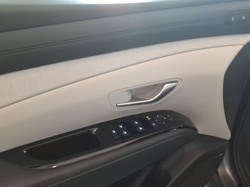 Certified 2025 Hyundai Tucson Limited AWD/4WD image 12