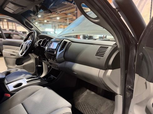 Used 2015 Toyota Tacoma 4x4 Double Cab w/ TRD Off-Road Package image 19