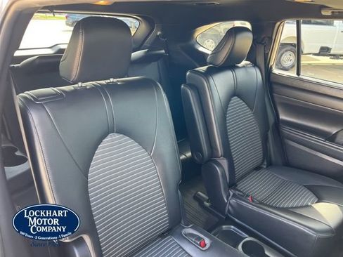 Used 2021 Toyota Highlander XSE image 30