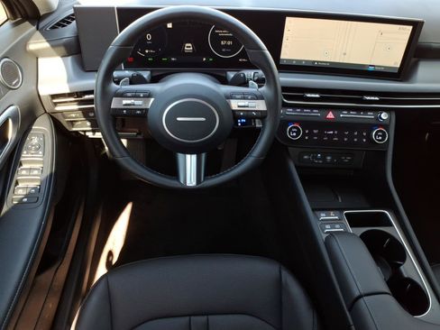 Certified 2025 Hyundai Sonata Limited FWD image 17