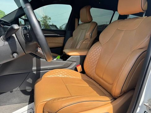 Used 2023 Jeep Grand Cherokee L Summit w/ Luxury Tech Group V AWD/4WD image 9
