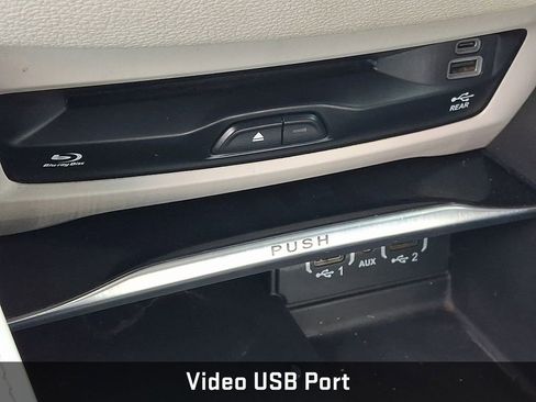 Used 2023 Chrysler Pacifica Limited w/ Uconnect Theater Family Group FWD image 37