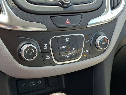 Used 2020 Chevrolet Equinox LS FWD image 16