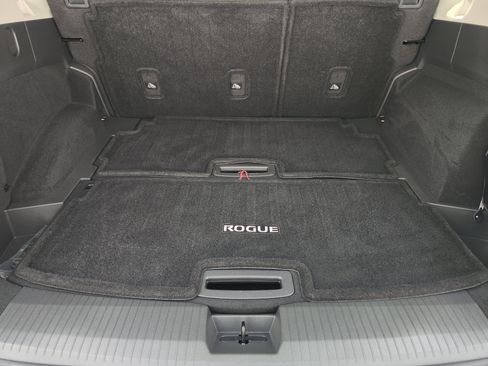 Used 2025 Nissan Rogue SL w/ Tech Package FWD image 34