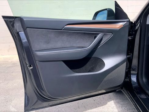 Used 2024 Tesla Model Y 2WD image 26