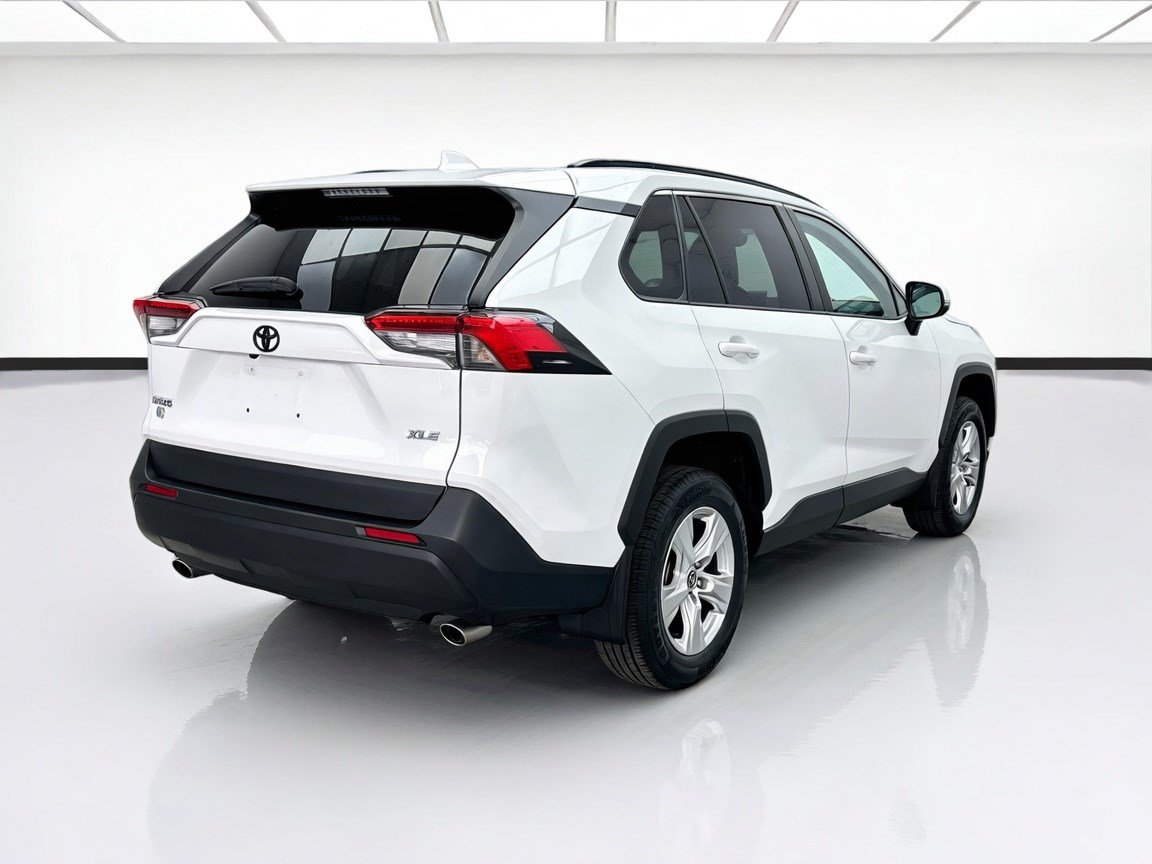 Used 2021 Toyota RAV4 XLE w/ Carpet Mat Package (TMS) FWD image 4