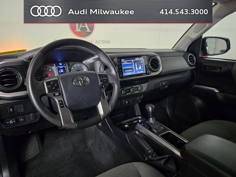Used 2020 Toyota Tacoma SR5 AWD/4WD image 19