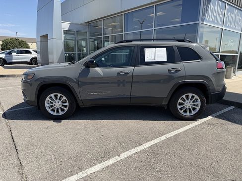 Used 2022 Jeep Cherokee Latitude Lux w/ Sun & Sound Group AWD/4WD image 2
