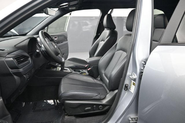 Used 2025 Subaru Forester Limited AWD/4WD image 15