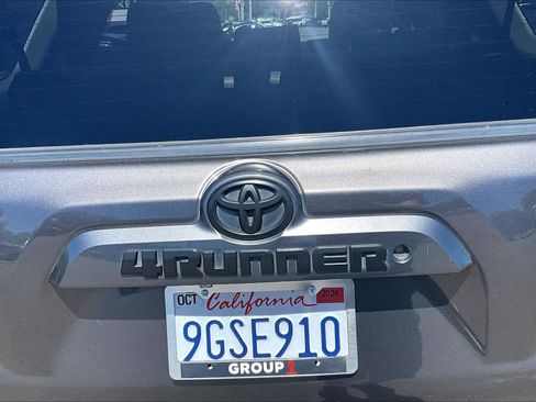 Used 2017 Toyota 4Runner SR5 AWD/4WD image 30