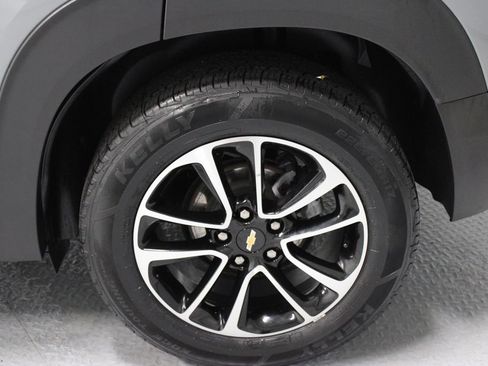 Used 2025 Chevrolet TrailBlazer LT w/ LT Cold Weather Package FWD image 18