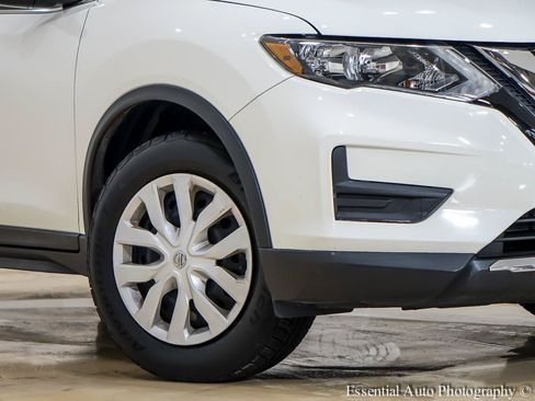 Used 2018 Nissan Rogue S AWD/4WD image 3