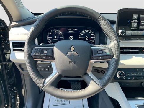New 2025 Mitsubishi Outlander SEL image 11
