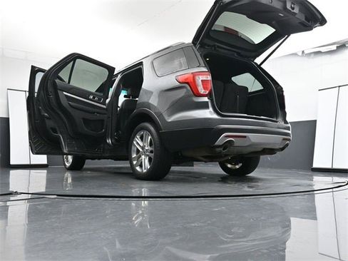 Used 2016 Ford Explorer XLT w/ Equipment Group 202A image 43