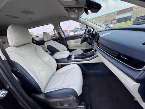 New 2026 Kia Carnival EX image 40