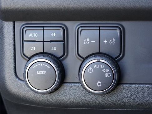 Used 2023 Chevrolet Suburban Premier image 19