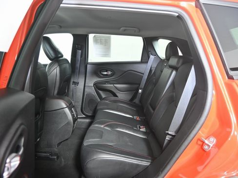 Used 2021 Jeep Cherokee Trailhawk w/ Premium Leather Package image 17