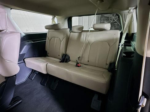 Used 2024 Ford Expedition Max Limited image 30