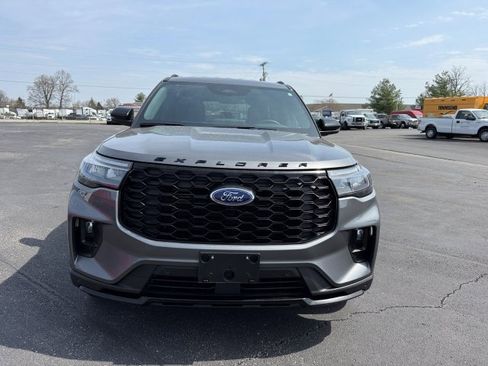 Certified 2025 Ford Explorer ST-Line w/ ST-Line Street Pack image 3