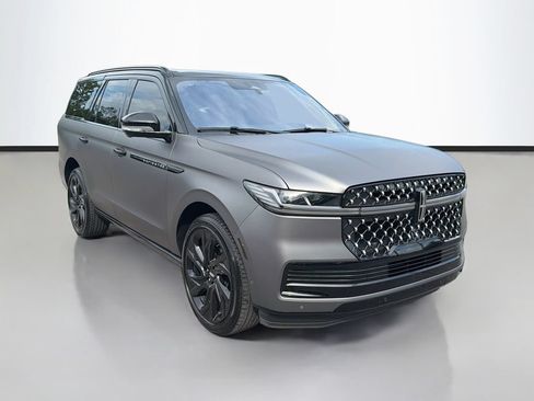 Used 2025 Lincoln Navigator Black Label AWD/4WD image 3