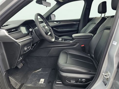 New 2026 Jeep Grand Cherokee L Limited RWD image 17