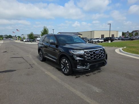 Certified 2025 Ford Explorer Platinum w/ LUX Leather Package AWD/4WD image 3