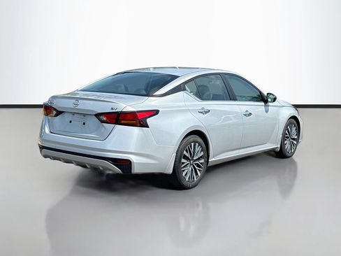 Used 2024 Nissan Altima 2.5 SV FWD image 8