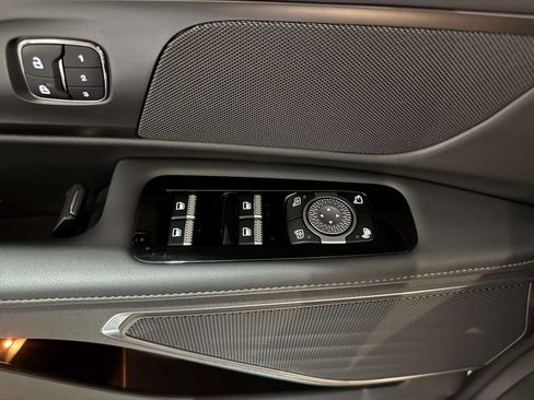 Certified 2026 Lincoln Nautilus Premier w/ Jet Appearance Package AWD/4WD image 8