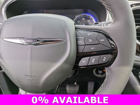 New 2026 Chrysler Pacifica Limited image 17