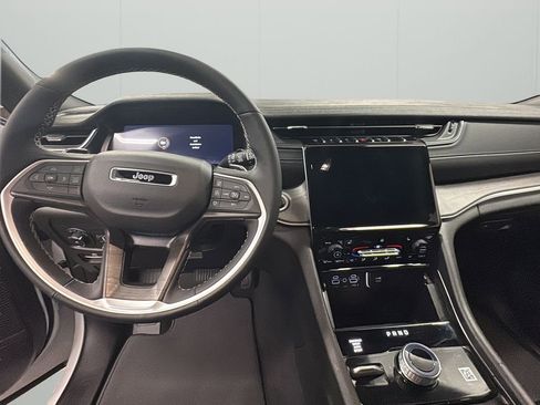 Used 2025 Jeep Grand Cherokee L Limited w/ Black Appearance Package image 9