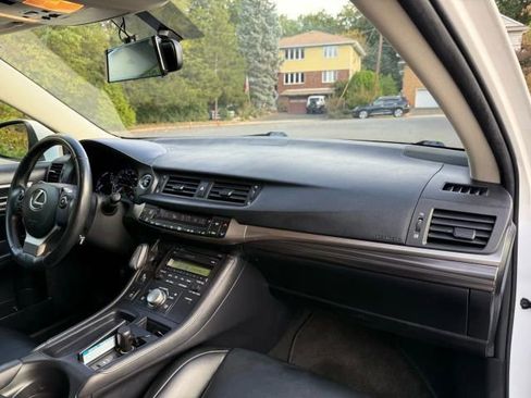 Used 2014 Lexus CT 200h image 28