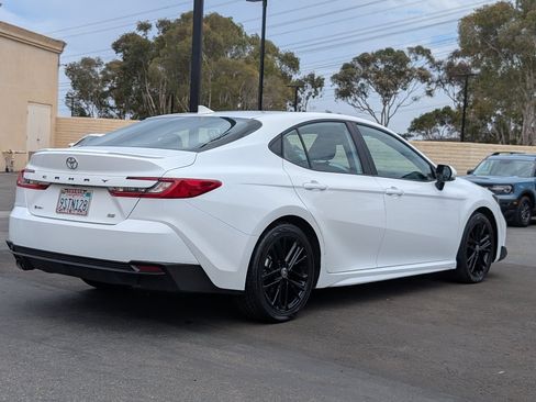 Used 2025 Toyota Camry SE FWD image 13