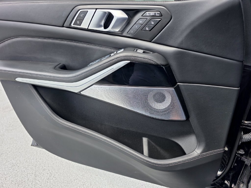 Certified 2025 BMW ALPINA XB7 AWD/4WD image 23