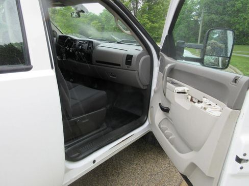 Used 2012 Chevrolet Silverado 2500 W/T w/ Snow Plow Prep Package AWD/4WD image 31