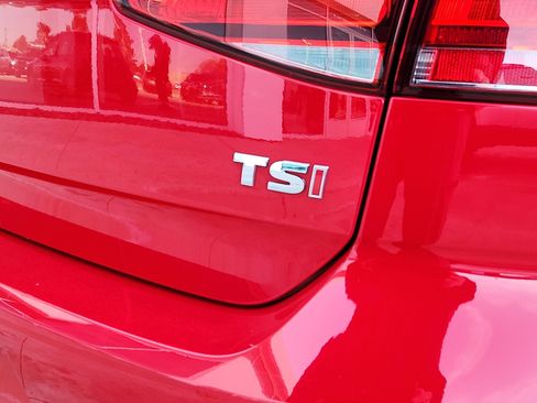 Used 2017 Volkswagen Golf S image 10