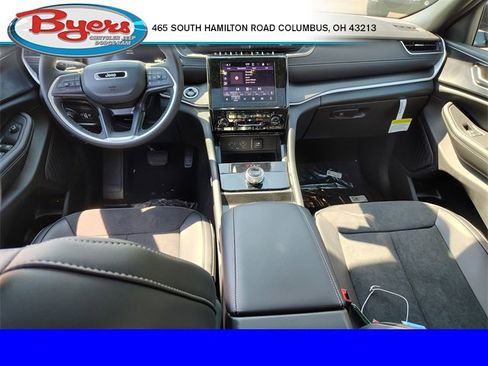 New 2025 Jeep Grand Cherokee Altitude image 2